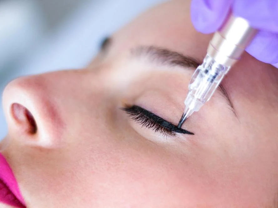 Close-up of healed permanent eyeliner tattooing on upper eyelid by professional PMU artist